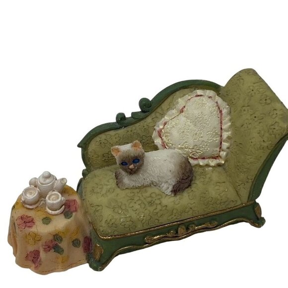 Avon Victorian Memories Miniature Dollhouse Bedroom Boudoir 4 Piece Collection - Picture 13 of 16